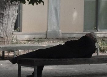 Βόλος: Του έκανε έξωση ο ίδιος του ο γιος – Στο δρόμο 85χρονος μετά το θάνατο της συζύγου του