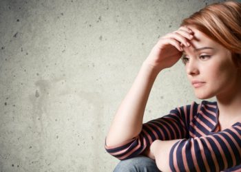Κατάθλιψη: Πόσο αυξάνει τον κίνδυνο να χάσουμε το μυαλό μας