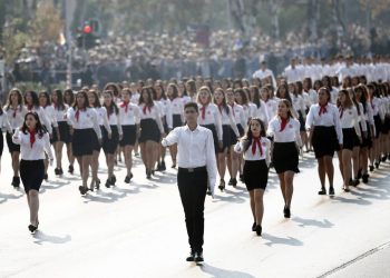 Παρέλαση 28ης Οκτωβρίου: Θα γίνει κανονικά λέει ο Βορίδης – Κυρίαρχο μέτρο η σύσταση για μάσκα