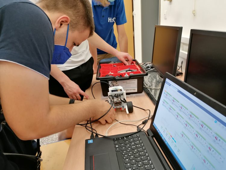 Fablab SchoolNet στο 2ο ΕΠΑΛ Τρικάλων-Συνεργασία μαθητών και καθηγητών από Λιθουανία, Βουλγαρία και τα Τρίκαλα σε ένα εργαστήριο καινοτομίας