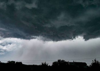 Χαλάει ο καιρός το Σαββατοκύριακο: Πού θα σημειωθούν βροχές και καταιγίδες (χάρτες)