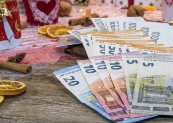 Έκτακτο μέρισμα: Ποιοι θα λάβουν Χριστουγεννιάτικο μποναμά έως 900 ευρώ