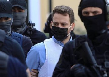 Γλυκά Νερά: Συγκλονιστικές αποκαλύψεις για τη ζωή του πιλότου- «Είχαμε σχέση με τον Μπάμπη»