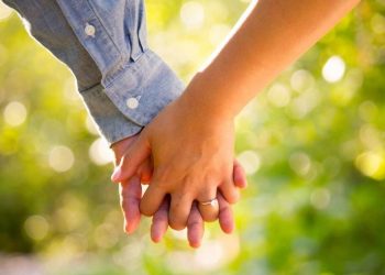 Λάρισα: Πήρε όλα τα χρήματα του άντρα της, του άδειασε όλο το σπίτι και έφυγε με τον εραστή της