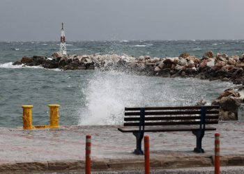 Απαγορευτικό απόπλου: Δεμένα τα πλοία σε Ζάκυνθο και Κεφαλονιά λόγω θυελλωδών ανέμων