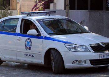 Κερατσίνι: Έτρεχε με τσεκούρι σε πάρκο που ήταν γεμάτο παιδιά