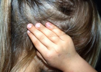 Αποτροπιασμός στη Ρόδο για την 8χρονη: «Παραπονιόταν έναν χρόνο ότι πονάει» λέει η μητέρα της