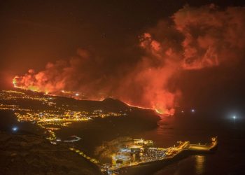 Kανάρια Νησιά: Η λάβα από το ηφαίστειο διπλασίασε το μέγεθος της χερσονήσου
