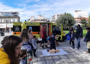 Διασώστες του τομέα ΕΚΑΒ Τρικάλων ενημέρωσαν κι εκπαίδευσαν πολίτες σε θέματα καρδιακής ανακοπής και καρδιοπνευμονικης αναζοωγονησης