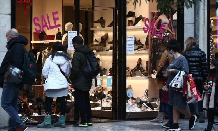 Φθινοπωρινές εκπτώσεις: Πότε ξεκινούν – Ποιες Κυριακές θα είναι ανοιχτά τα καταστήματα