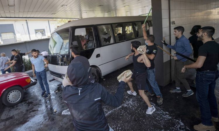 Μακελειό στη Συρία: Έκρηξη σε λεωφορείο στη Δαμασκό – Νεκροί και τραυματίες