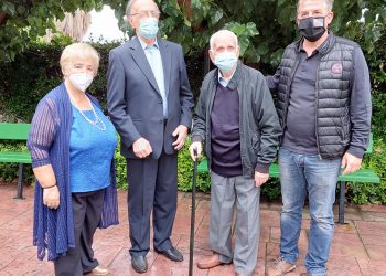 Τιμήθηκε ο 105χρονος μοναδικός επιζών της μάχης στο ύψωμα 731