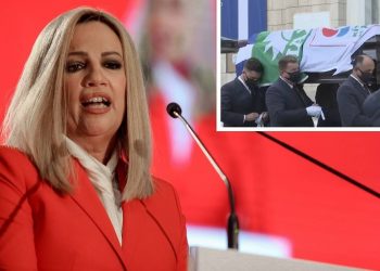 Φώφη Γεννηματά: Με τρεις σημαίες καλυμμένο το φέρετρο με τη σορό για το λαϊκό προσκύνημα