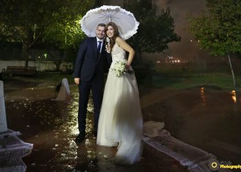 Έβρεχε… αγάπη στο γάμο της Βασιλικής Λάσχου και του Δημήτρη Καλεμόπουλου