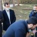 Γρεβενά: Ο μητροπολίτης καλούσε τους επισήμους να κατεβάσουν τις μάσκες για να φιλήσουν τον σταυρό