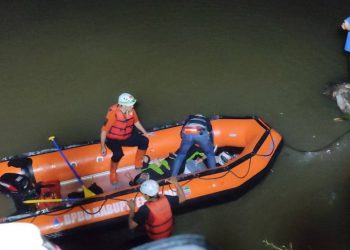 Ινδονησία: Έντεκα έφηβοι πνίγηκαν κατά τη διάρκεια εκδρομής