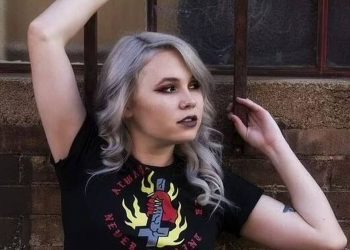 Άλεκ Μπάλντουιν: Η υπεύθυνη για τα όπλα είχε δώσει όπλο σε 11χρονη ηθοποιό σε άλλη ταινία!
