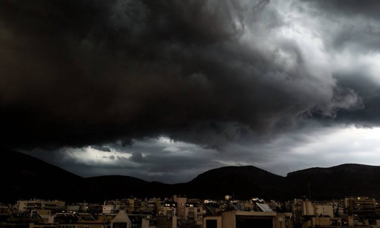 Καιρός: Με βροχές, πτώση της θερμοκρασίας και πολλά μποφόρ η Δευτέρα – Πού θα σημειωθούν καταιγίδες
