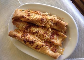 Κρέπες με κοτόπουλο, τυρί και μπεσαμελ