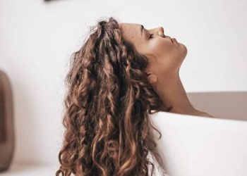 5 λάθη που κάνεις με το conditioner και δε βλέπεις αποτέλεσμα στα μαλλιά σου