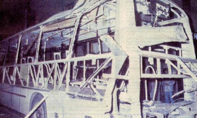 Η μυστηριώδης βομβιστική επίθεση σε αστικό λεωφορείο στην Αθήνα και τα… πειράματα της Μαλακάσας