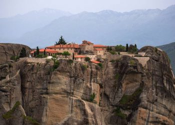 Μετέωρα: 10 λόγοι για να επισκεφτείτε αυτό το μοναδικό «θαύμα» της φύσης