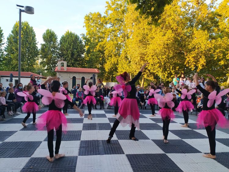Ο Χορός των Πελαλούδων γέμισε χαρά και αισιοδοξία την αυλή του Μουσείου Τσιτσάνη