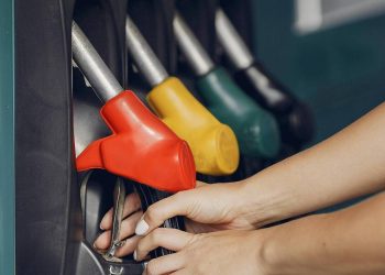 ΔΕΗ: Πόσο θα πληρώσετε για ρεύμα και για θέρμανση – Τα επιδόματα και οι εκπτώσεις