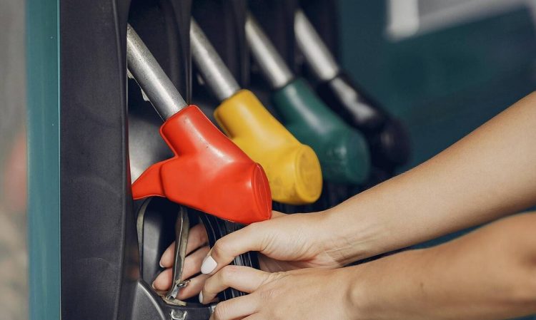 ΔΕΗ: Πόσο θα πληρώσετε για ρεύμα και για θέρμανση – Τα επιδόματα και οι εκπτώσεις
