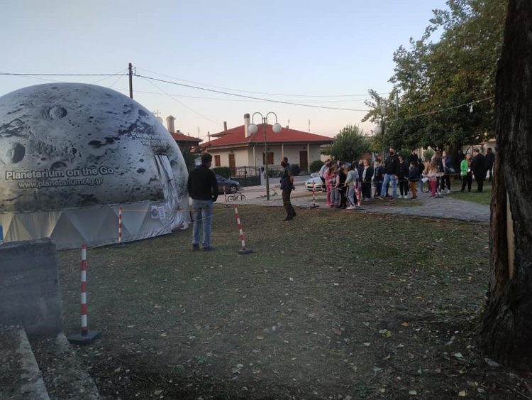 Παρατηρώντας τον ουρανό στην Πύλη με το ΠΛΑΝΗΤΑΡΙΟ