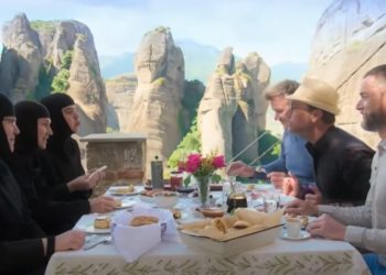 Γκόρντον Ράμσεϊ: Το road trip στα Μετέωρα και οι καλόγριες – Δείτε βίντεο