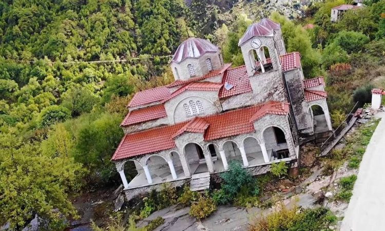 Ροπωτό: Το χωριό «φάντασμα» που βουλιάζει (video)