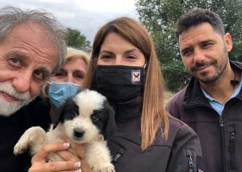 Σκυλάκι διέσωσαν η Δημοτική Αστυνομία Τρικάλων και περίοικοι
