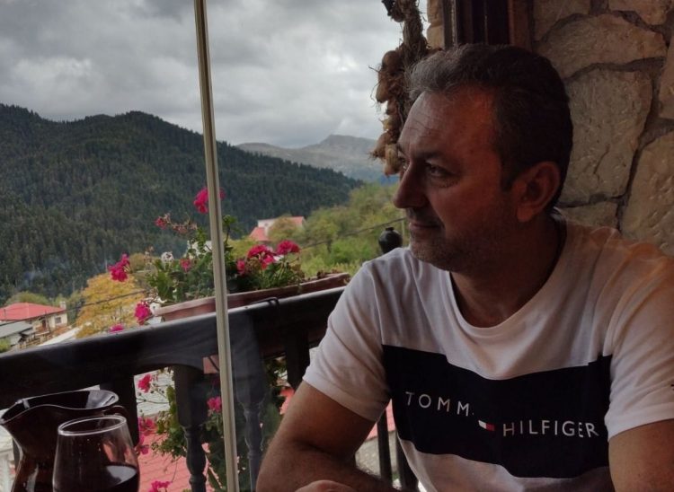 Θρήνος για το θάνατο του 51χρονου Τρικαλινού Σωτήρη Αντωνίου από covid-Ήταν πλήρως εμβολιασμένος