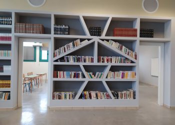 Κλειστές πόρτες, ανοικτοί… ορίζοντες στις φυλακές Τρικάλων- Εγκαινιάστηκε ο πολυχώρος/βιβλιοθήκη