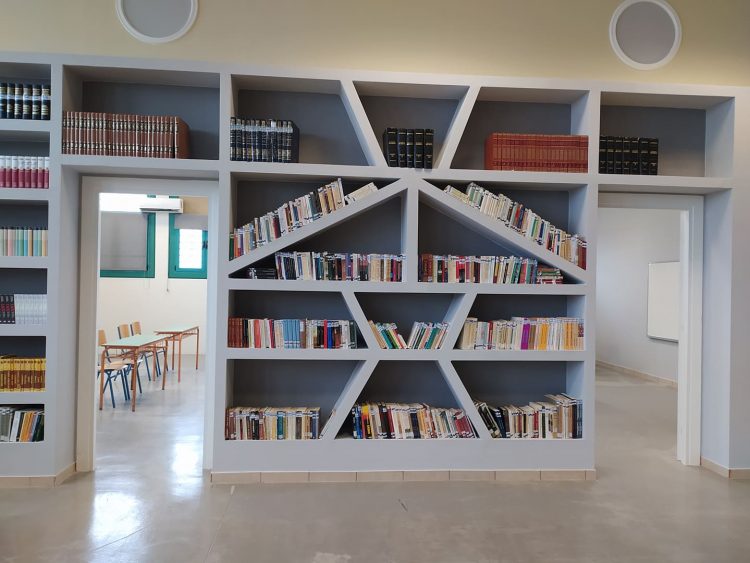 Κλειστές πόρτες, ανοικτοί… ορίζοντες στις φυλακές Τρικάλων- Εγκαινιάστηκε ο πολυχώρος/βιβλιοθήκη