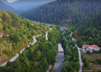 Βοβούσα: Το κρυφό διαμάντι του Ζαγορίου που χωρίζεται στα δυο από τον Αώο (vid)