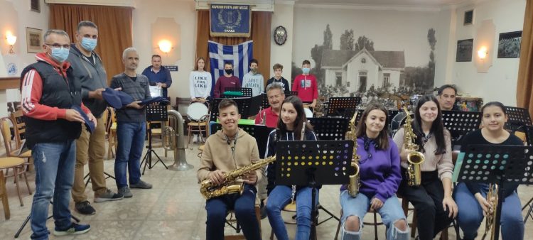Προσφορά στη Φιλαρμονική Καρδίτσας από την Διεθνή  Ένωση Αστυνομικών