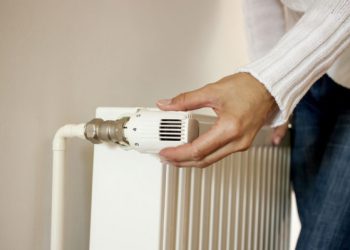 Καλέστε γιατρό αν αρχίσετε να νιώθετε έτσι όταν ανάβετε τη θέρμανση στο σπίτι