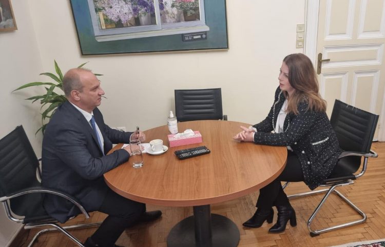 Θέμα η ενίσχυση των περιφερειακών ΜΜΕ στην συνάντηση Οικονόμου-Παπακώστα