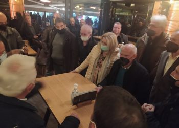 Θερμή υποδοχή του Γιώργου  Παπανδρέου στα Τρίκαλα (Φωτό και Video)