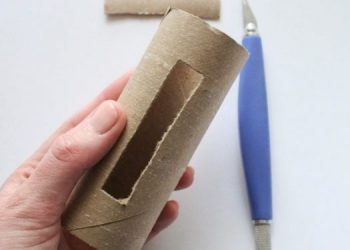 Αυτοσχέδια επιτραπέζια θήκη κινητού με κόστος 0 ευρώ