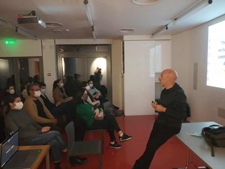 Ενθουσίασε η ομιλία του Στέφανου Ξενάκη στη Βιβλιοθήκη Καλαμπάκας