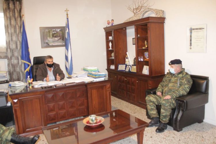 Τον Δήμαρχο Πύλης επισκέφτηκε ο διοικητής της ΣΜΥ