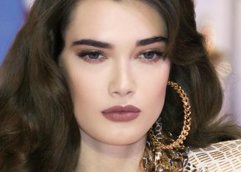 Hey brunette! Έχουμε όλα τα χρώματα για τα δικά σου χείλη