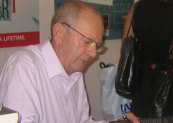 Πέθανε στα 88 του χρόνια ο νοτιοαφρικανός συγγραφέας Γουίλμπουρ Σμιθ