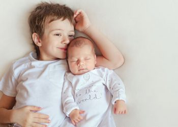 Πρωτότοκος, μεσαίος ή “Βενιαμίν”; Πώς επηρεάζει η σειρά γέννησης τον χαρακτήρα του παιδιού;