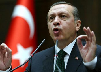 Ερντογάν: Πήγε για μπάσκετ με…γραβάτα για να δώσει τέλος στις φήμες για την υγεία του