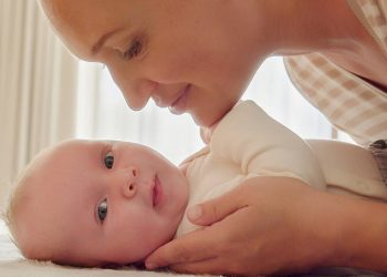 Έρευνα: Η έμφυτη γλωσσική δεξιότητα με την οποία γεννιούνται τα μωρά