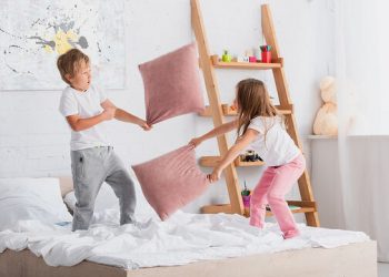 Στο ίδιο δωμάτιο τα αδέρφια ή όχι;